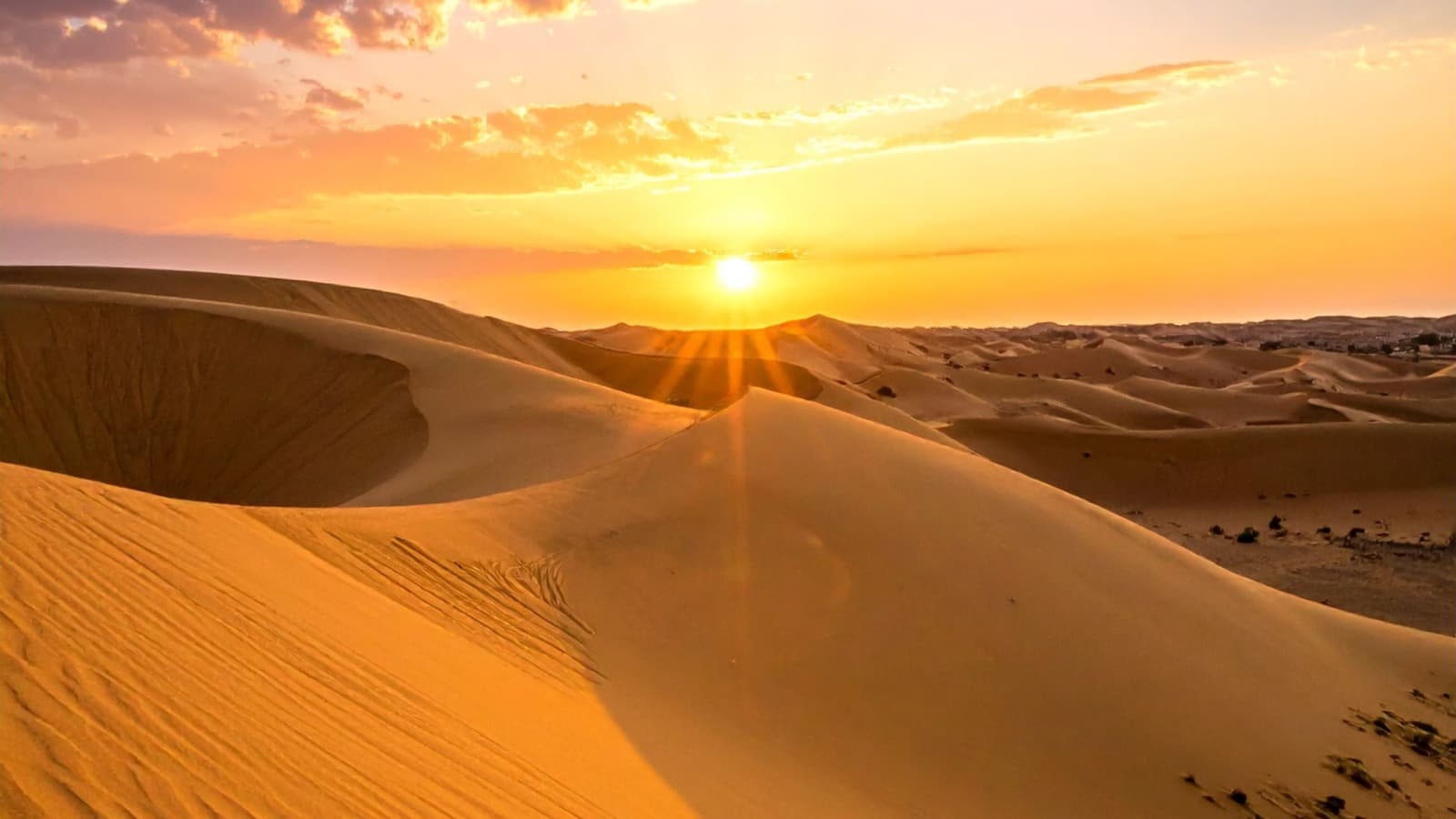 Sunset over the Dubai desert dunes